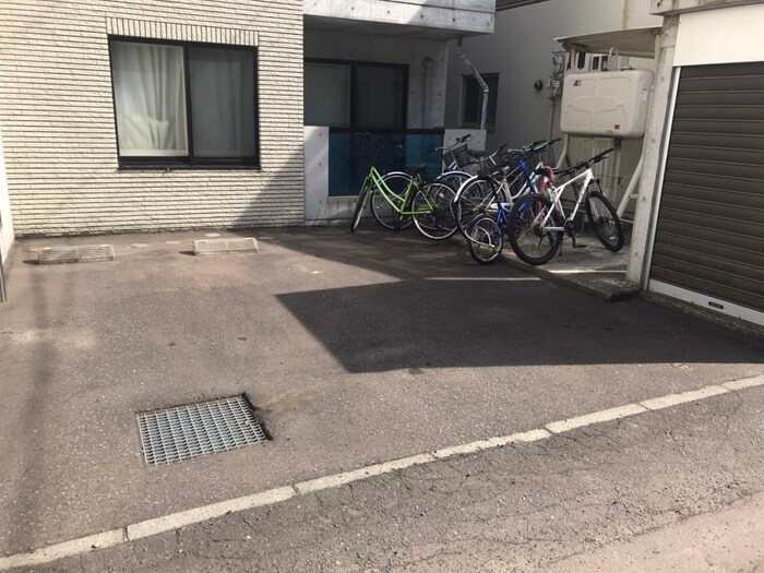 物件外観写真4　(駐車場)