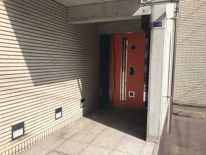 物件外観写真5　(エントランス部分)