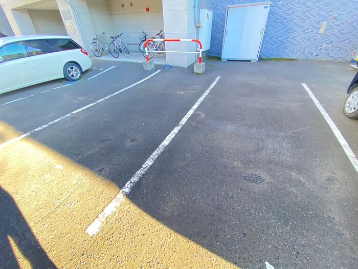 物件外観写真4　(駐車場)