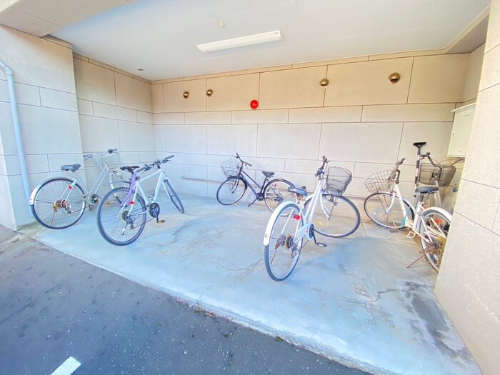 物件外観写真5　(駐輪場)