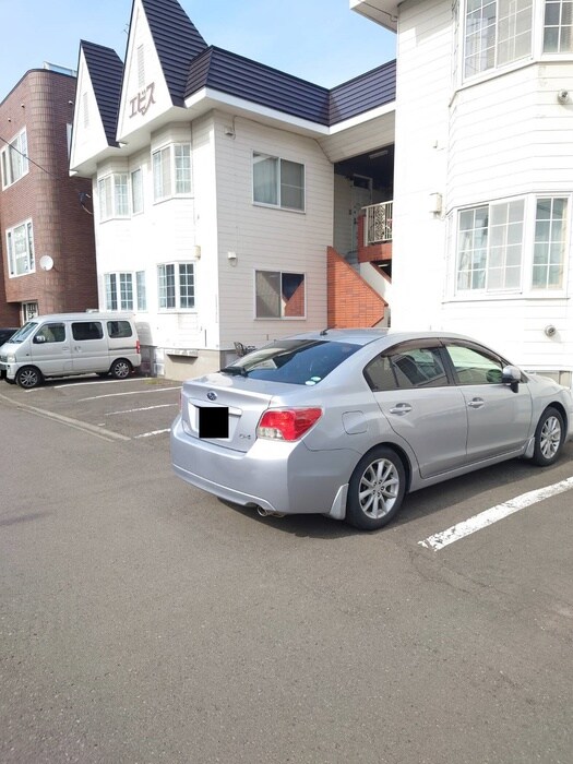 物件外観写真3　(駐車場)