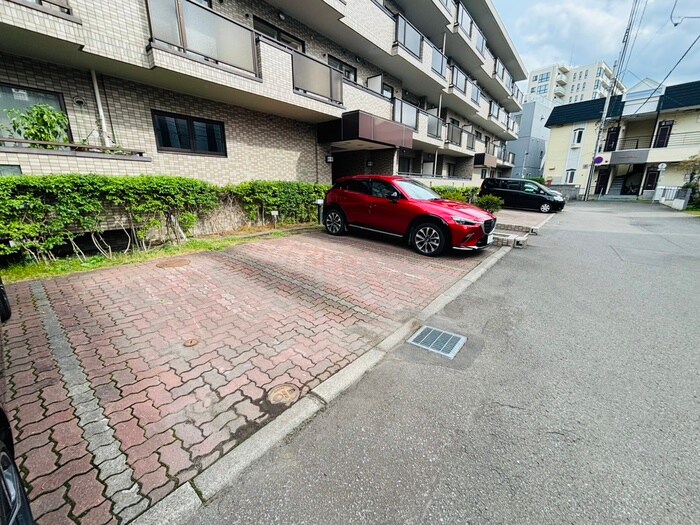 物件外観写真3　(駐車場)