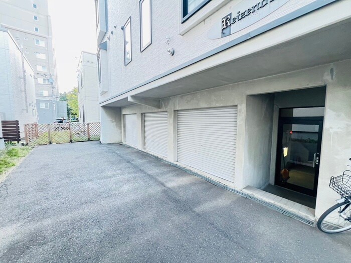 物件外観写真5　(駐車場)