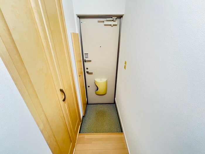 物件内観写真16　(玄関)