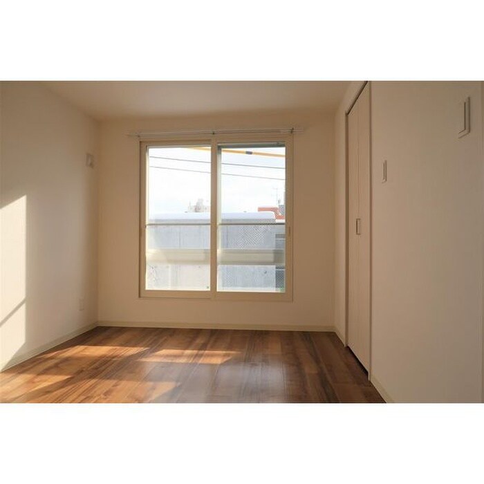 物件内観写真4　(室内からの展望)