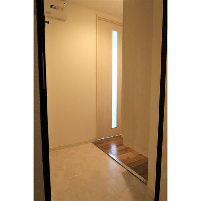 物件内観写真10　(玄関)