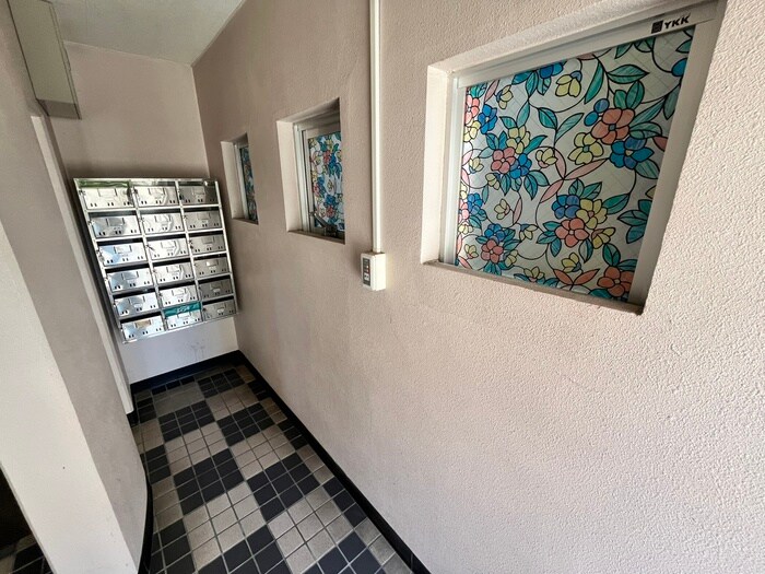 物件外観写真4　(エントランス部分)