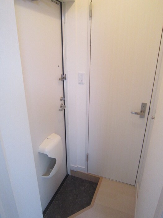 物件内観写真16　(玄関)