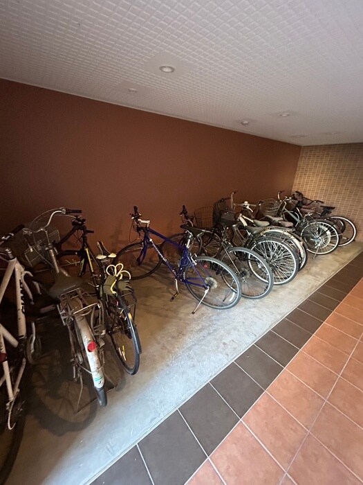 物件外観写真5　(駐輪場)