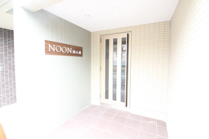 物件外観写真4　(エントランス部分)