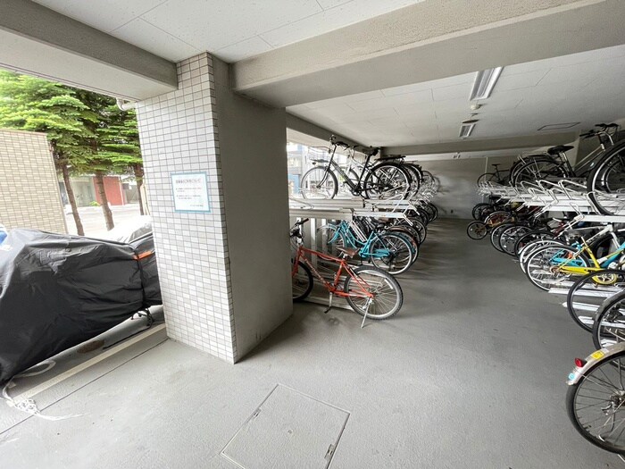 物件外観写真4　(駐輪場)