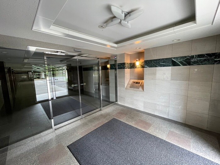 物件外観写真5　(エントランス部分)