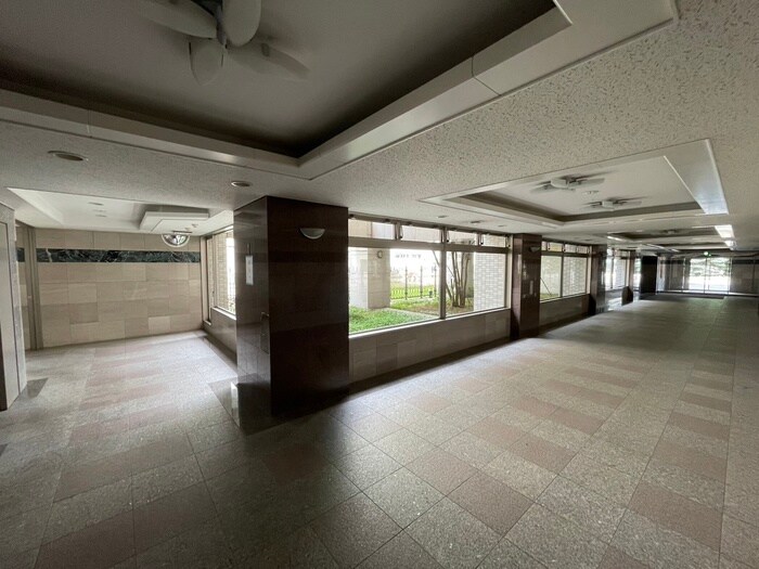 物件外観写真6　(エントランス部分)