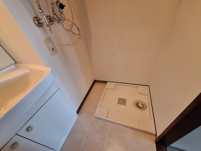 物件内観写真16　(洗濯機置場)