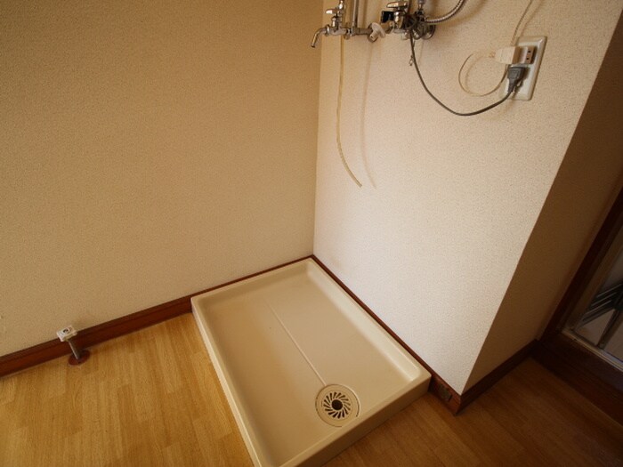 物件内観写真18　(洗濯機置場)