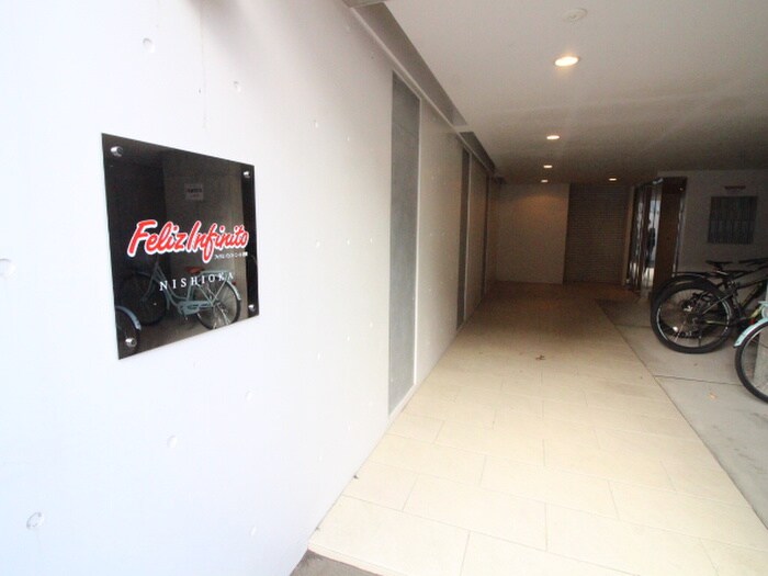 物件外観写真3　(エントランス部分)