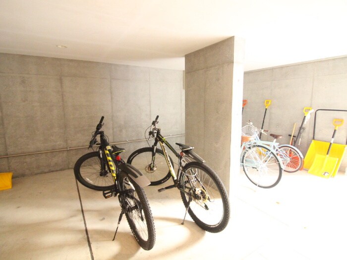 物件外観写真5　(駐輪場)