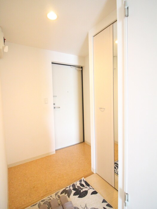 物件内観写真16　(玄関)