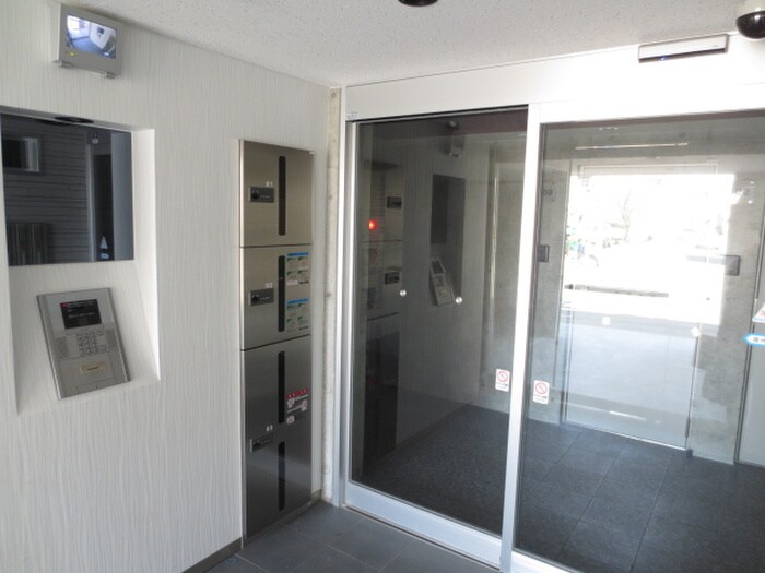 物件外観写真2　(エントランス部分)