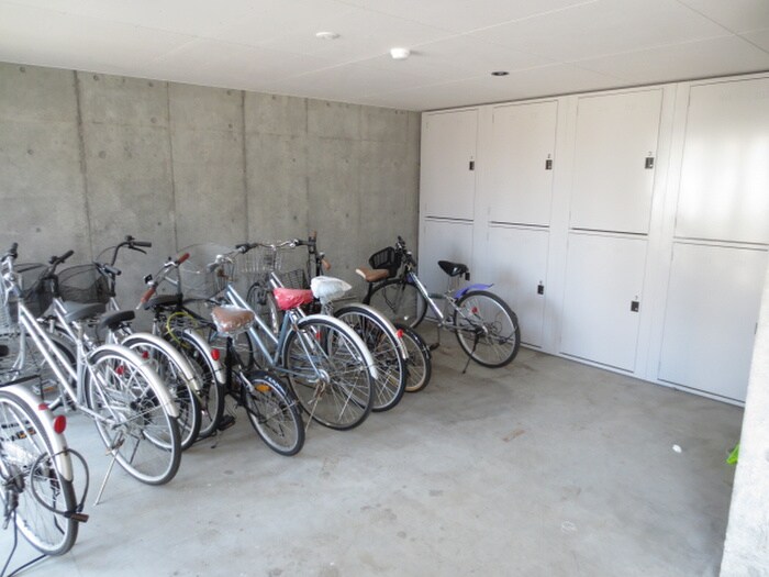 物件外観写真3　(駐輪場)