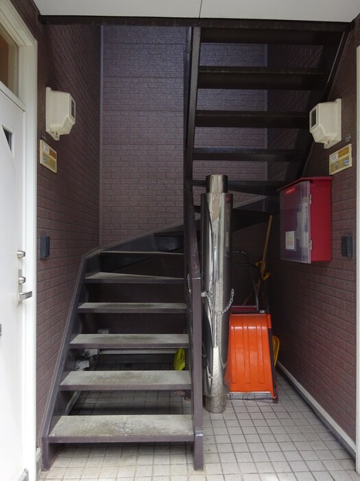 物件外観写真4　(エントランス部分)