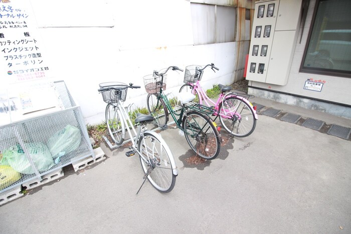 物件外観写真2　(駐輪場)