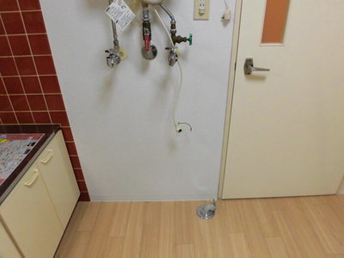 物件内観写真16　(洗濯機置場)