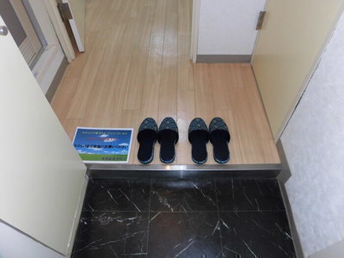 物件内観写真18　(玄関)