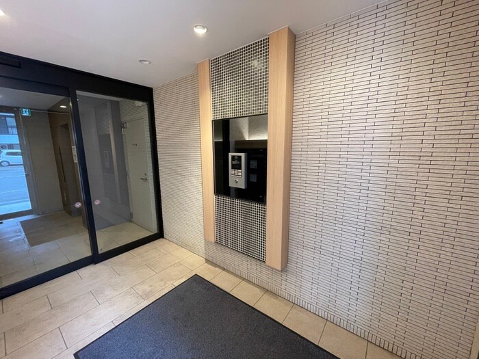 物件外観写真4　(エントランス部分)