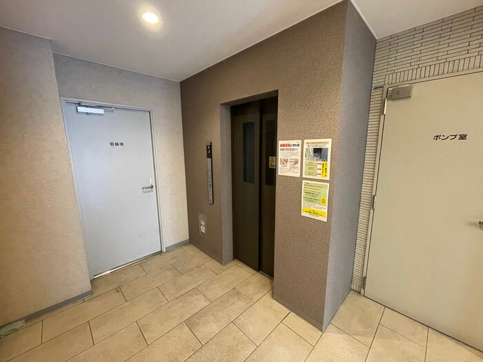 物件外観写真5　(エントランス部分)