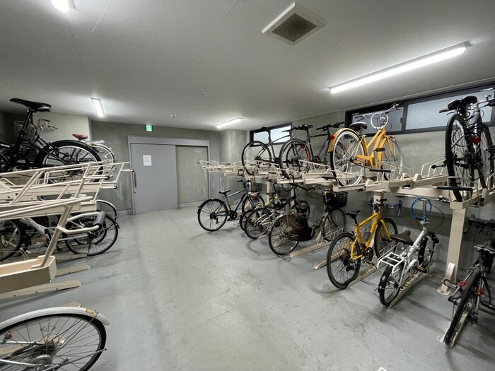 物件外観写真6　(駐輪場)