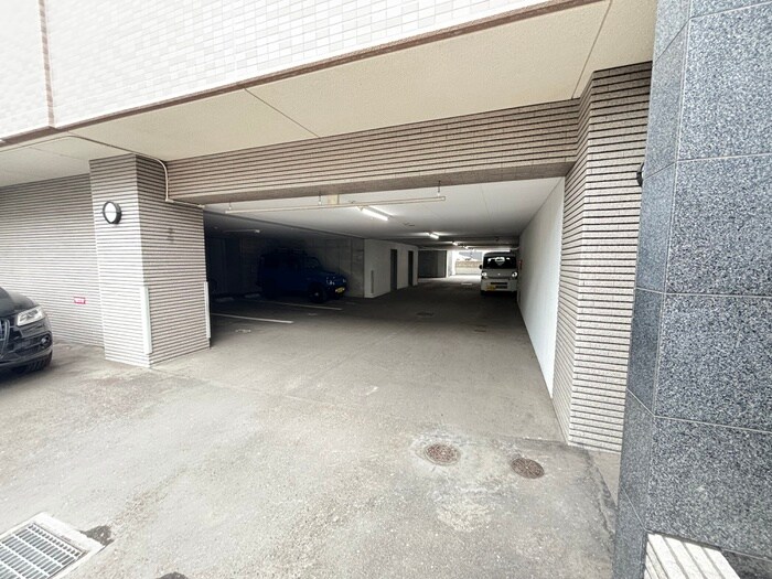 物件外観写真3　(駐車場)