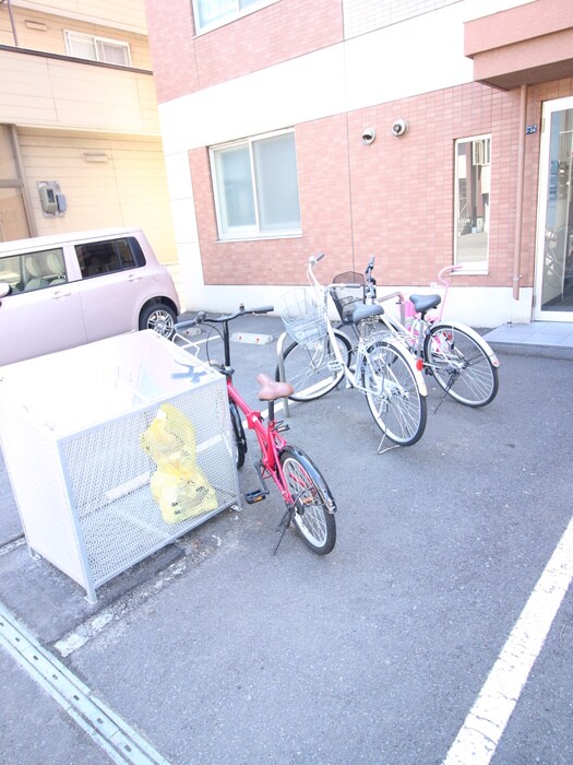 物件外観写真5　(駐輪場)