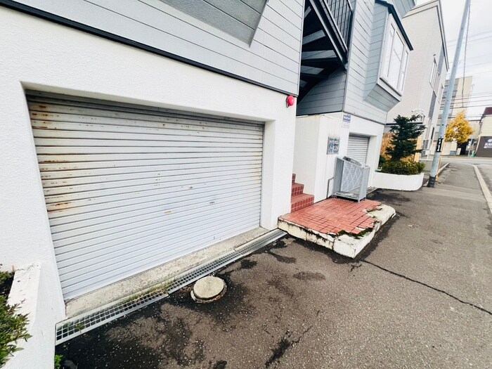 物件外観写真5　(駐車場)