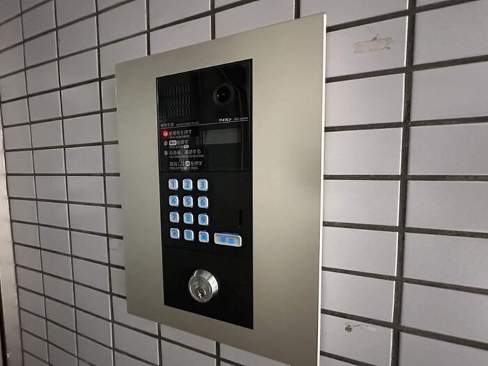 物件外観写真4　(エントランス部分)