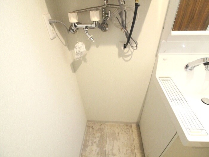 物件内観写真15　(洗濯機置場)