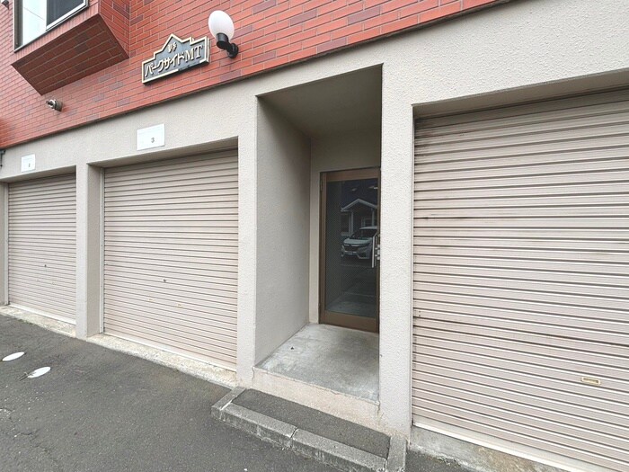物件外観写真4　(エントランス部分)