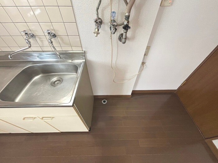 物件内観写真14　(洗濯機置場)