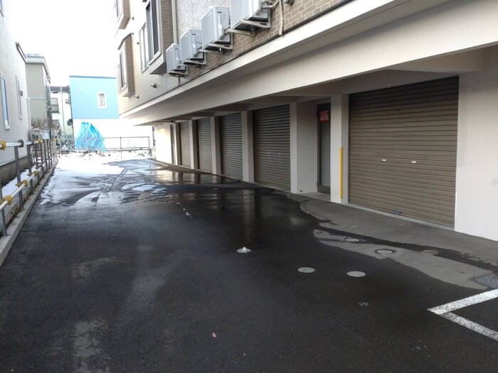 物件外観写真5　(駐車場)