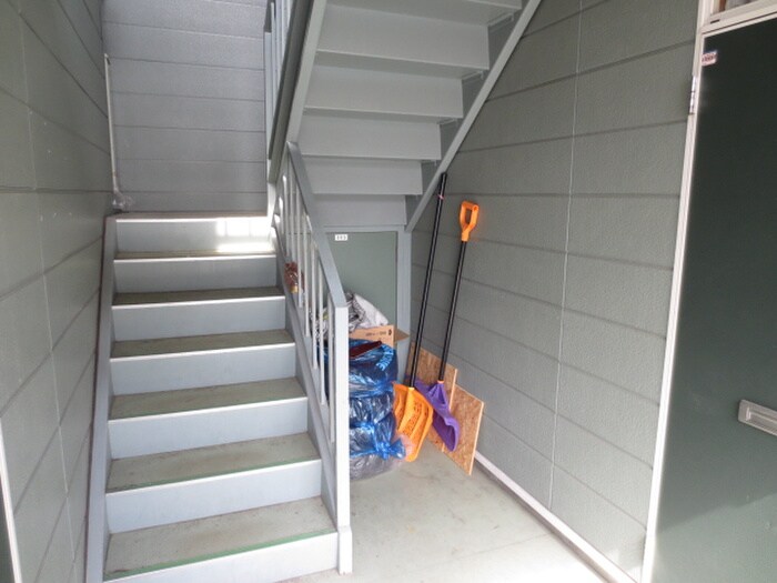 物件外観写真6　(エントランス部分)