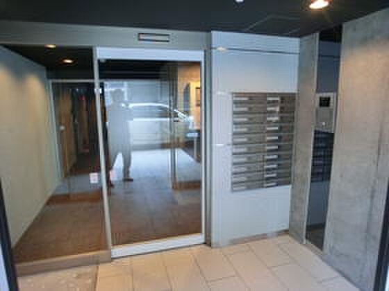 物件外観写真2　(エントランス部分)