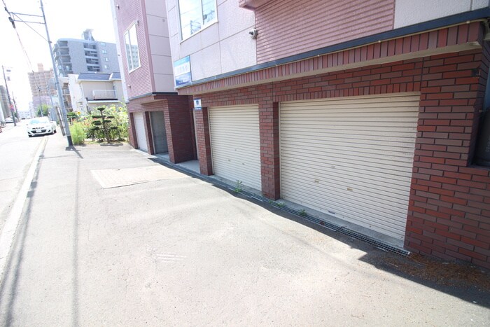 物件外観写真3　(駐車場)