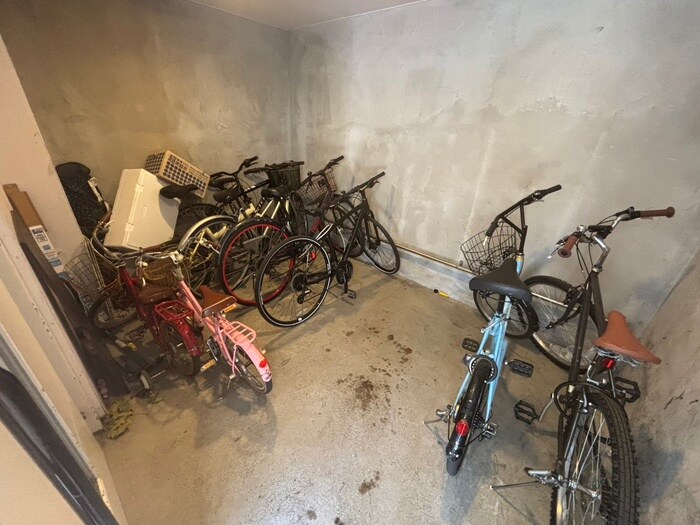 物件外観写真6　(駐輪場)