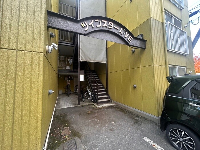 物件外観写真3　(エントランス部分)