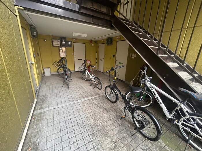 物件外観写真4　(駐輪場)