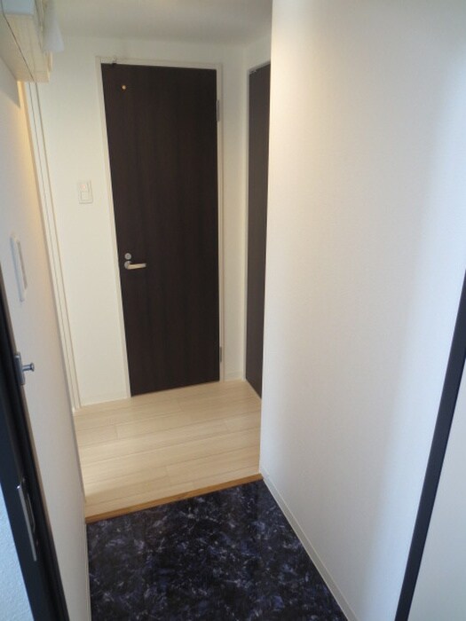 物件内観写真12　(玄関)