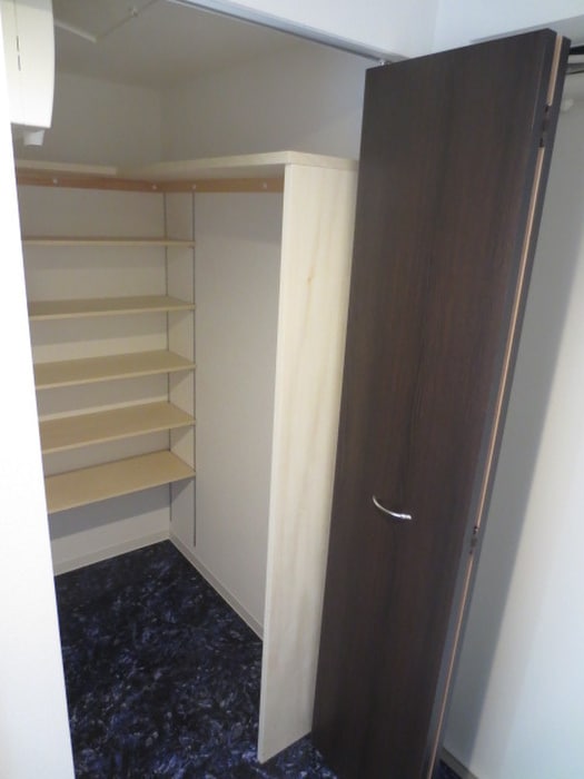 物件内観写真12　(収納)