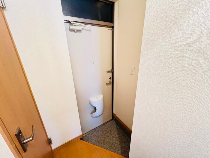 物件内観写真16　(玄関)