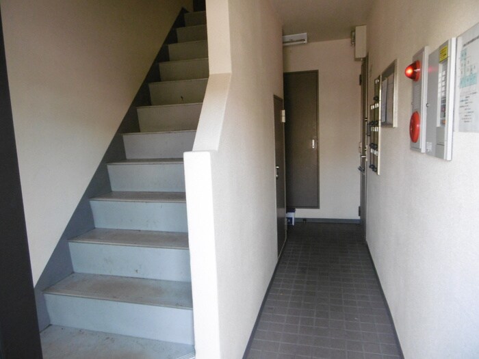 物件外観写真6　(エントランス部分)