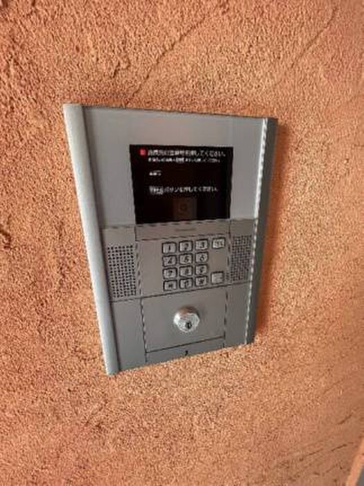 物件外観写真5　(エントランス部分)